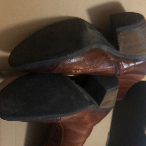 Boots - Picture 4 of 8